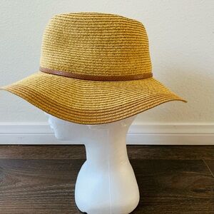Vince Camuto hat